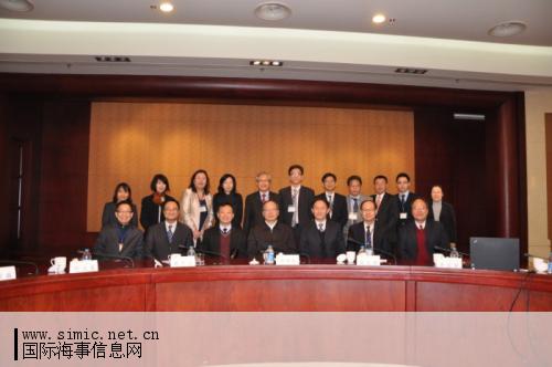 香港航运界联席会议代表团一行访问上海海事大学
